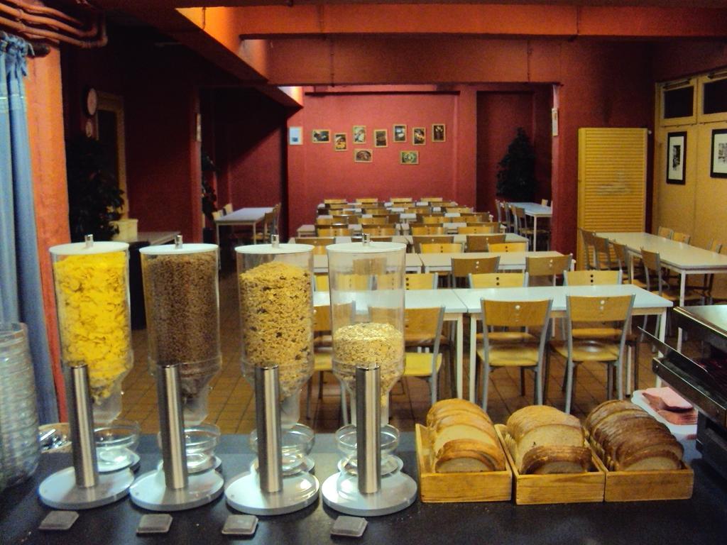 Van Gogh Youth Hostel City Centre 생조스탕노드 객실 사진